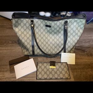 Authentic Gucci GG supreme joy tote with matching wallet